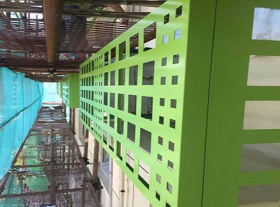 金鋁質(zhì)建材打造空調(diào)罩 踐行綠色環(huán)保建筑理念