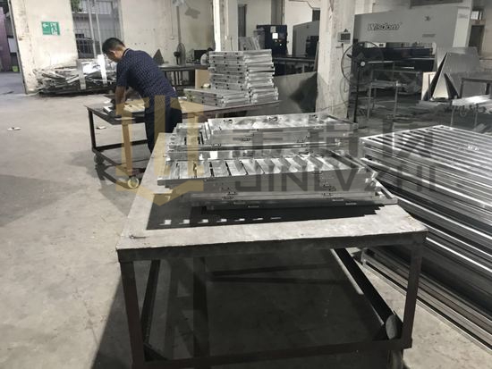 百葉型空調(diào)罩成型中  金鋁質(zhì)